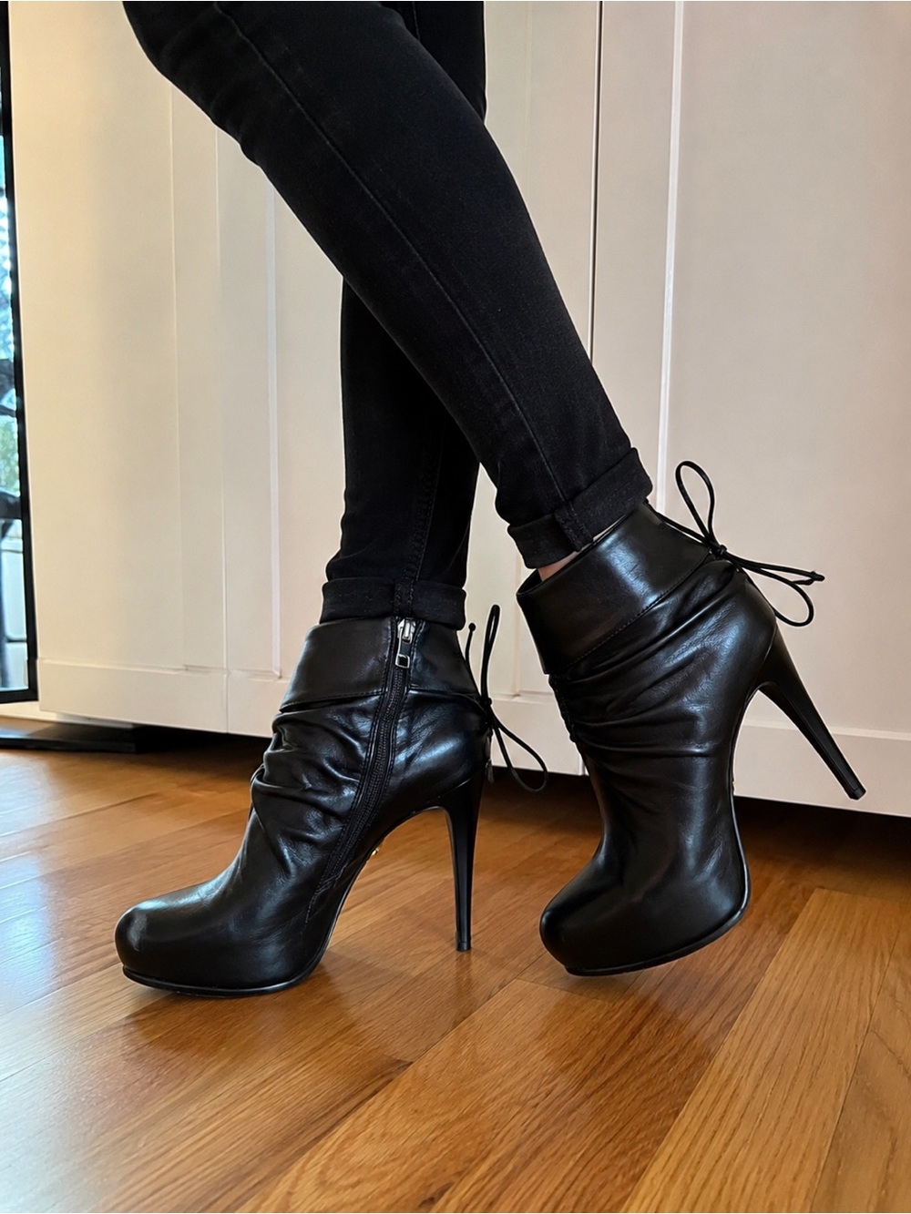 Pour la Victoire ankle boots, hidden platform! Simple luxury